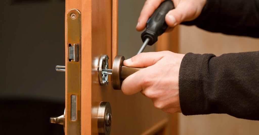 Como Identificar Quando a Fechadura Precisa Ser Trocada em Vila Velha: 6 Dicas capa chaveiro